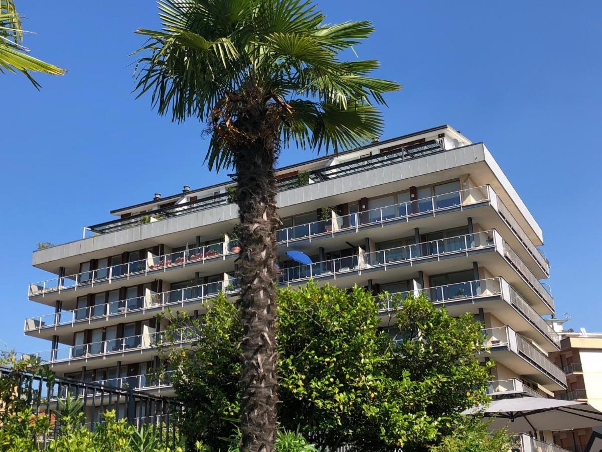Appartamento Palazzo Di Vetro Luino Eksteriør billede